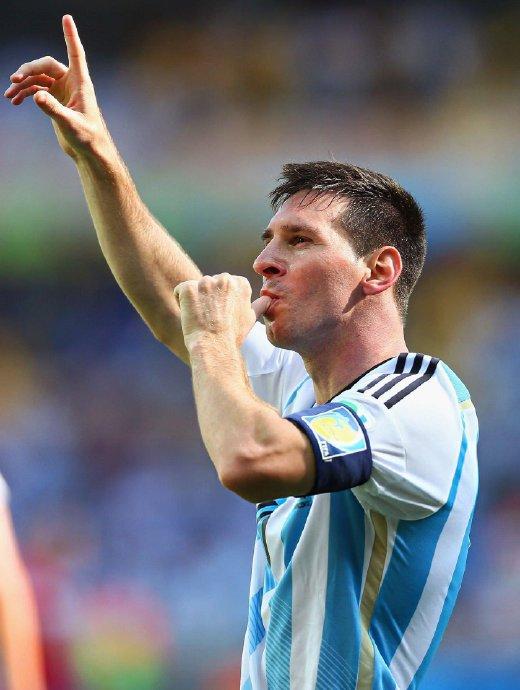 梅西回归赛场，挺进下一轮首场状态亮眼，瑞士队观众沸腾！